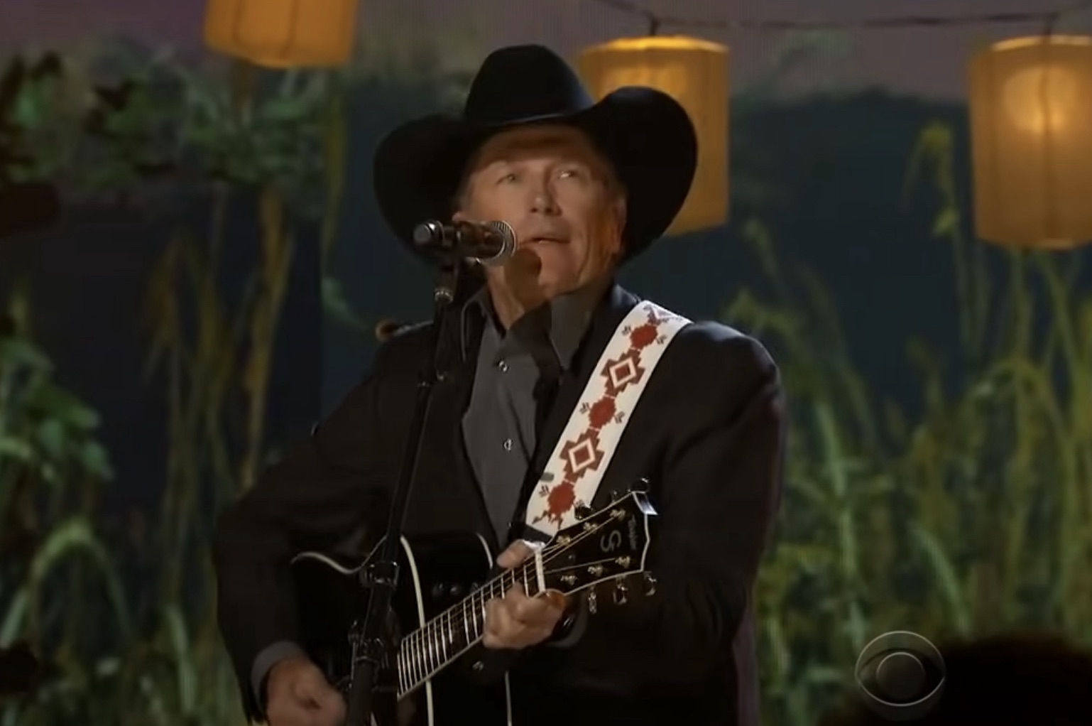 "Give It All We Got Tonight" by George Strait: A Romantic Anthem of Passion and Connection

